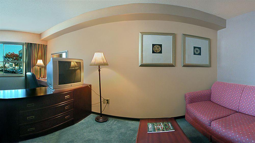 Red Lion Inn And Suites Victoria Saanich Buitenkant foto