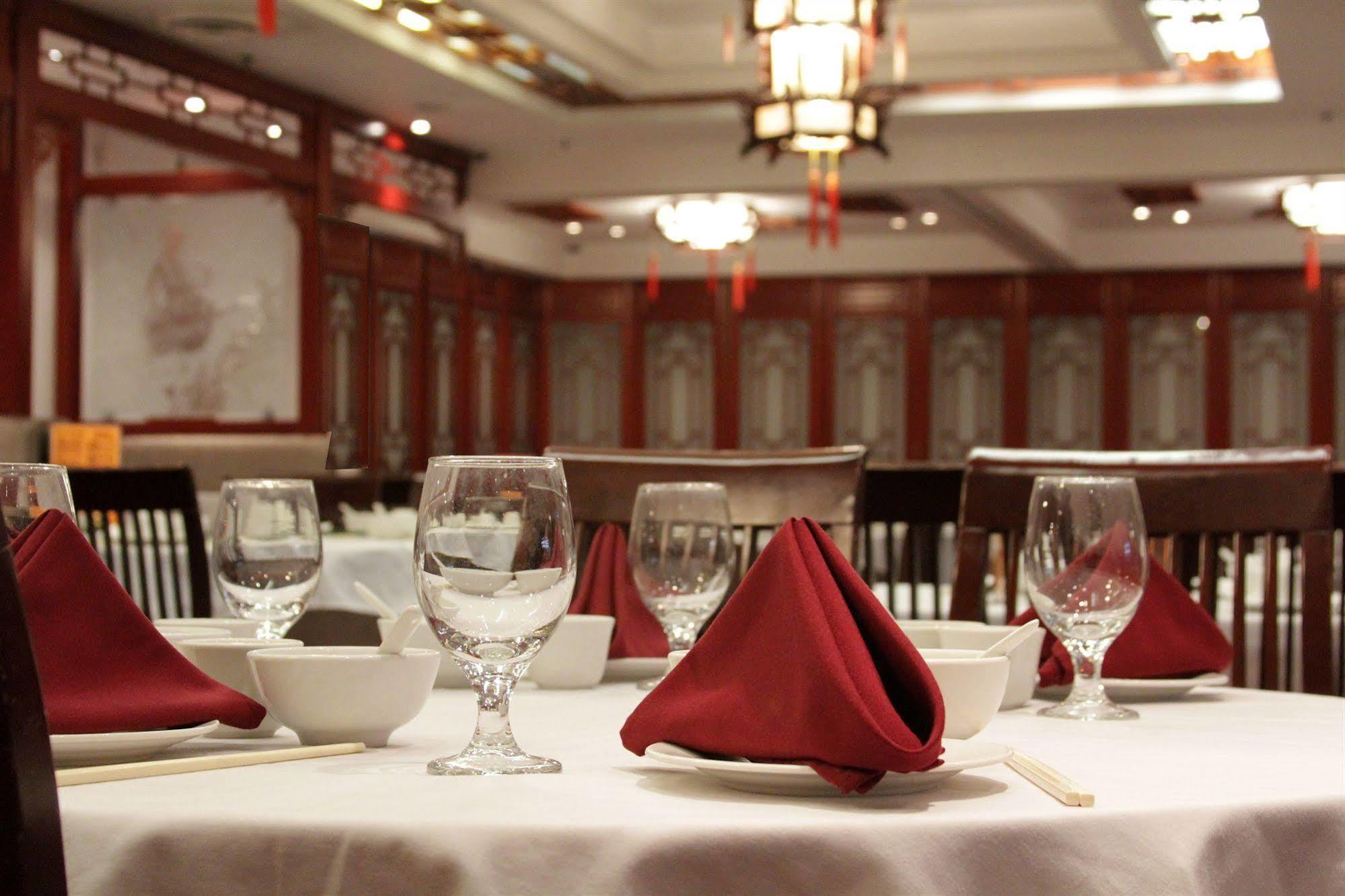 Red Lion Inn And Suites Victoria Saanich Buitenkant foto