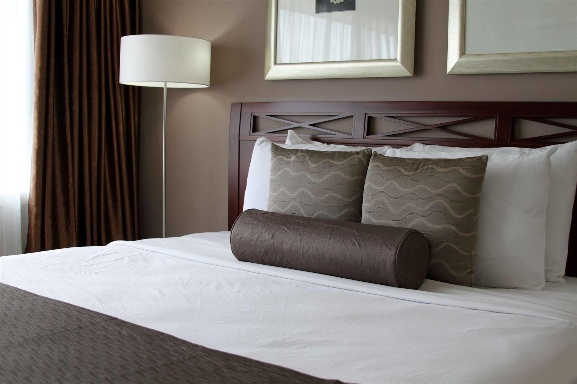 Red Lion Inn And Suites Victoria Saanich Buitenkant foto