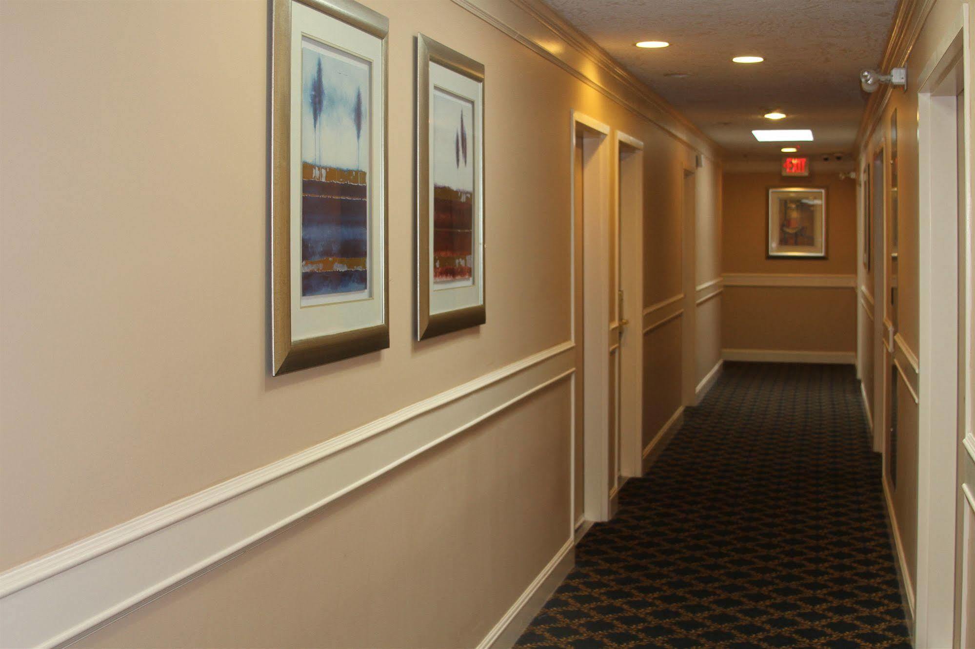 Red Lion Inn And Suites Victoria Saanich Buitenkant foto