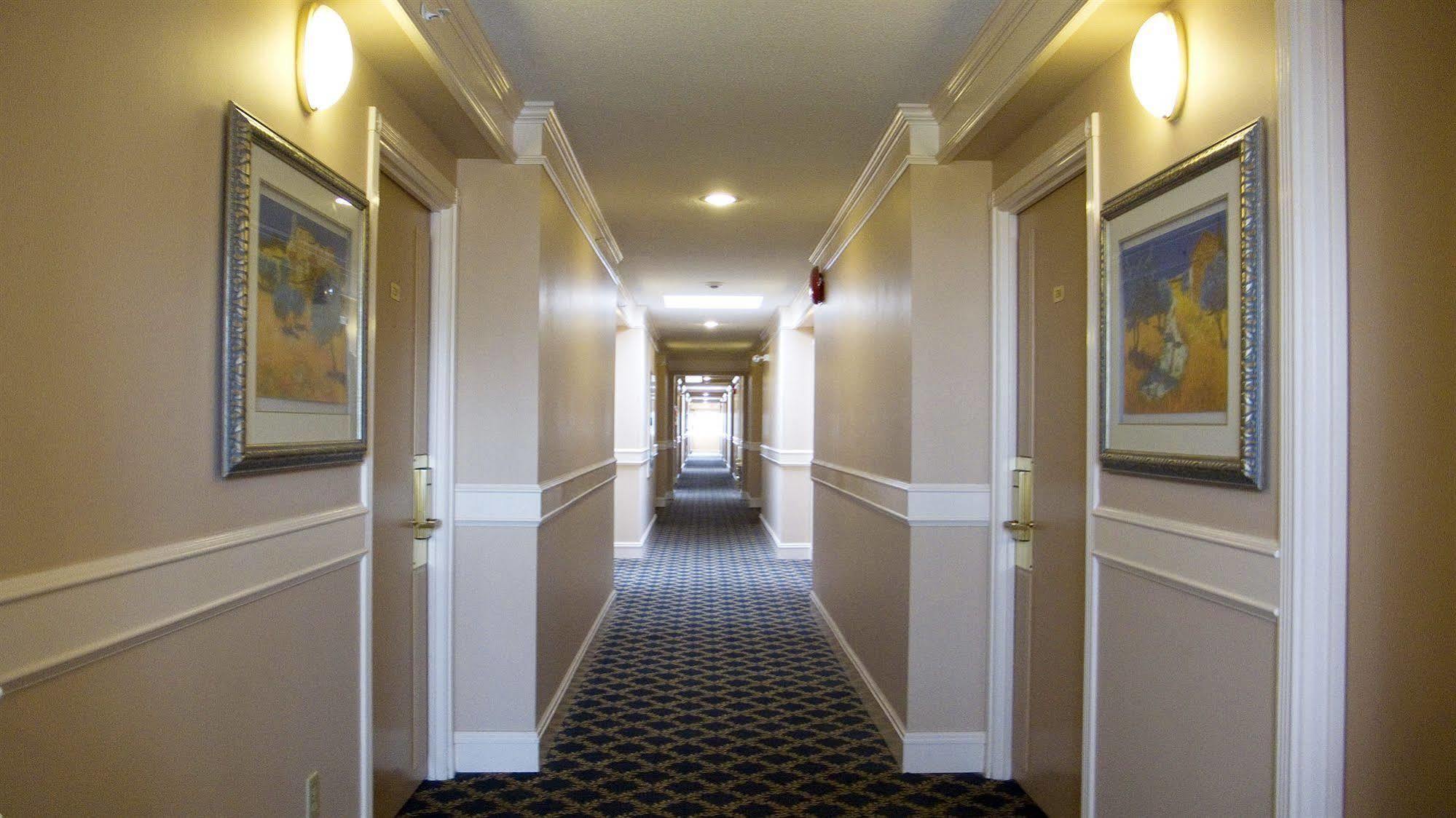 Red Lion Inn And Suites Victoria Saanich Interieur foto