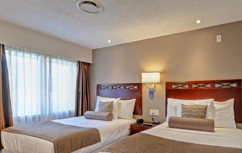 Red Lion Inn And Suites Victoria Saanich Buitenkant foto
